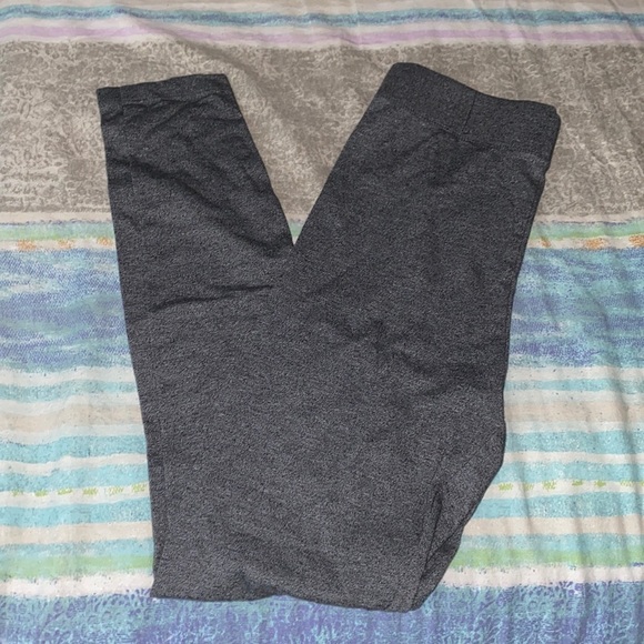 Grey Leggings! 🩶 - Picture 4 of 5